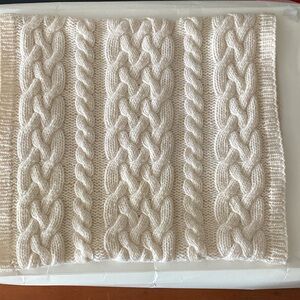 NWOT Saks fifth Avenue wool/cashmere “snood” circular cable scarf Offwhite cream